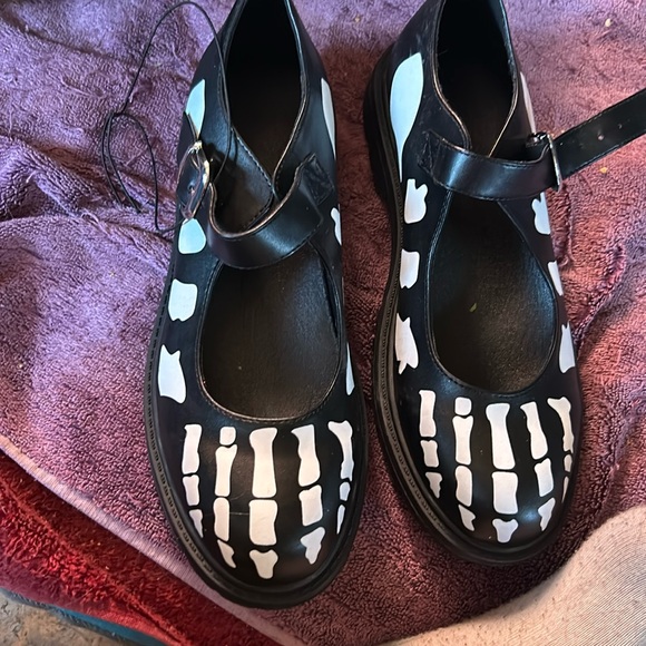 Hot Topic Shoes - Skeleton bones Mary Jane’s hot topic 10 NEW DISPLAY faux vegan Shoes Halloween